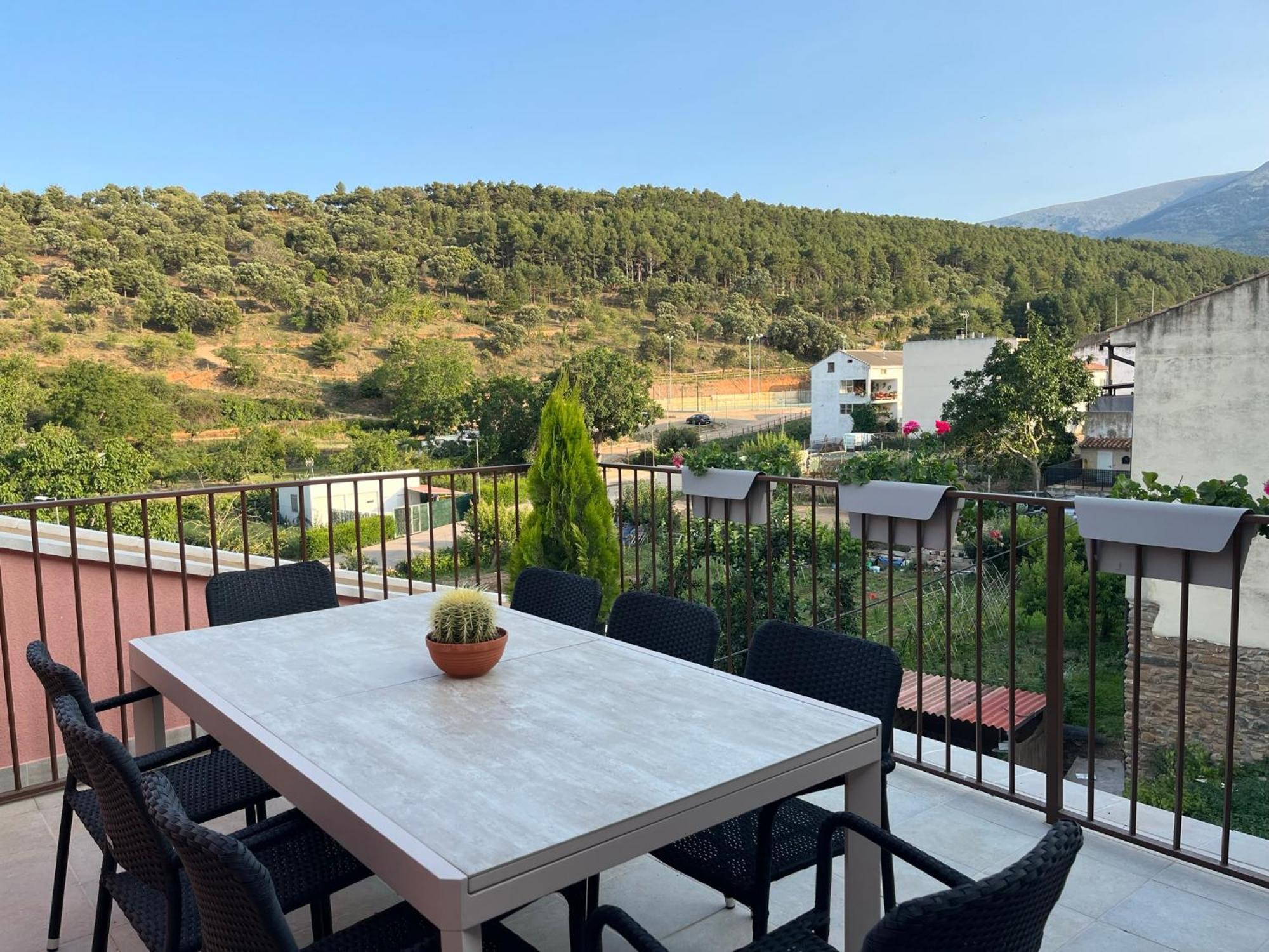 Apartamentos La Flor Сан-Мартин-де-Монкайо Экстерьер фото